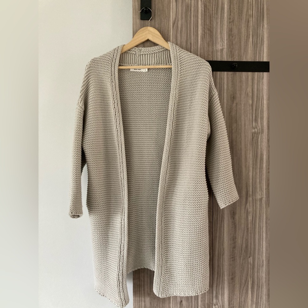 Cable knit sweater w/ pockets